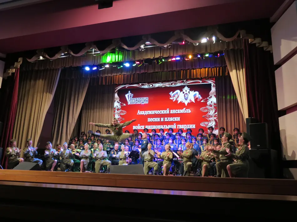 Ансамбль поздравил сотрудников Федерального 
казенного учреждения «Научно-исследовательский центр 
«Охрана» с 60-летием со дня основания организации
